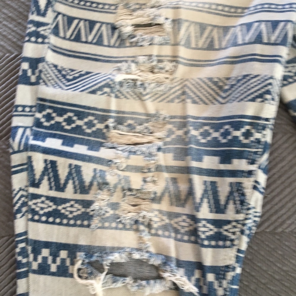 Distressed jeans - Picture 3 of 4